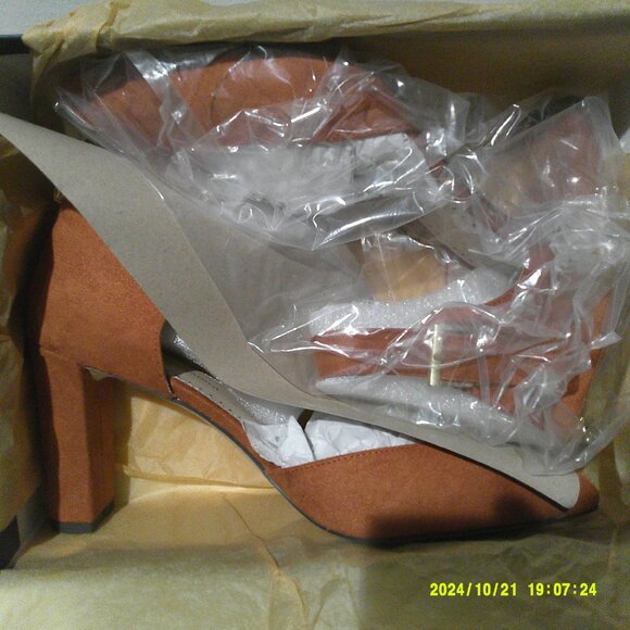 Adrienne Vittadini Umber Suede Pump - Picture 4 of 8